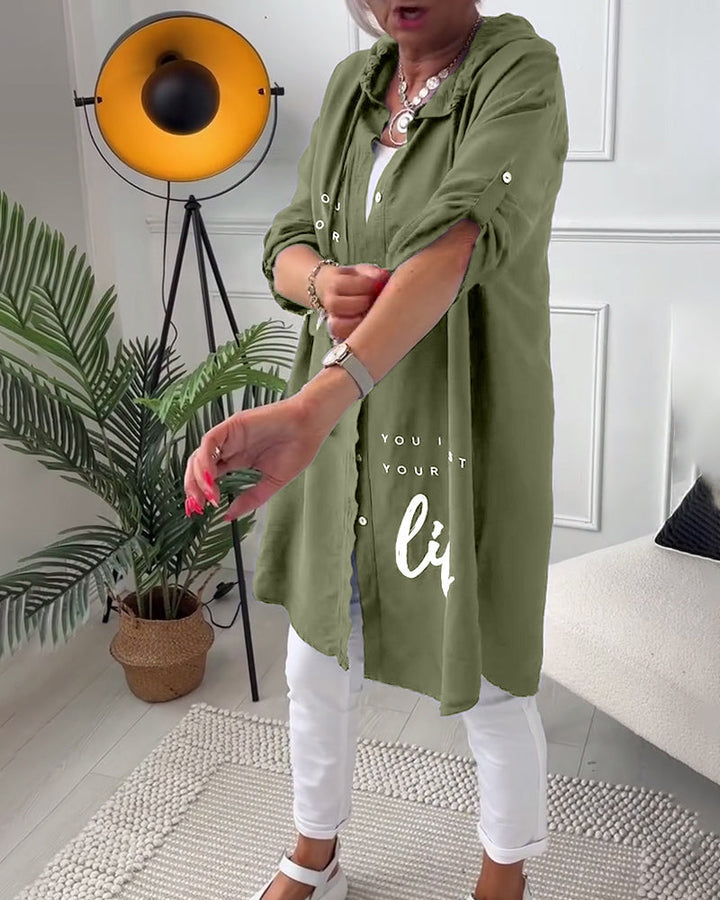 Manteau à capuche boutonné imprimé lettre