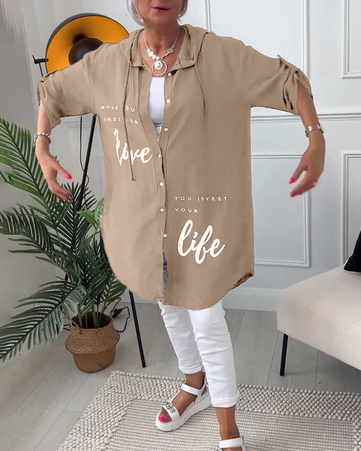 Manteau à capuche boutonné imprimé lettre