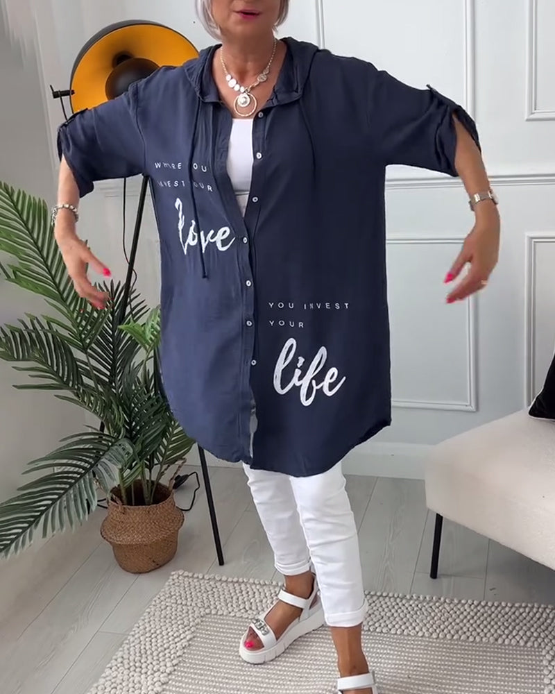 Manteau à capuche boutonné imprimé lettre