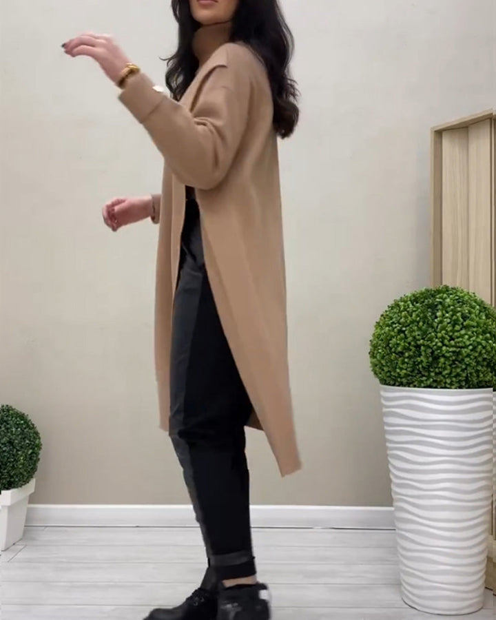 Robe pull à col roulé et fente latérale